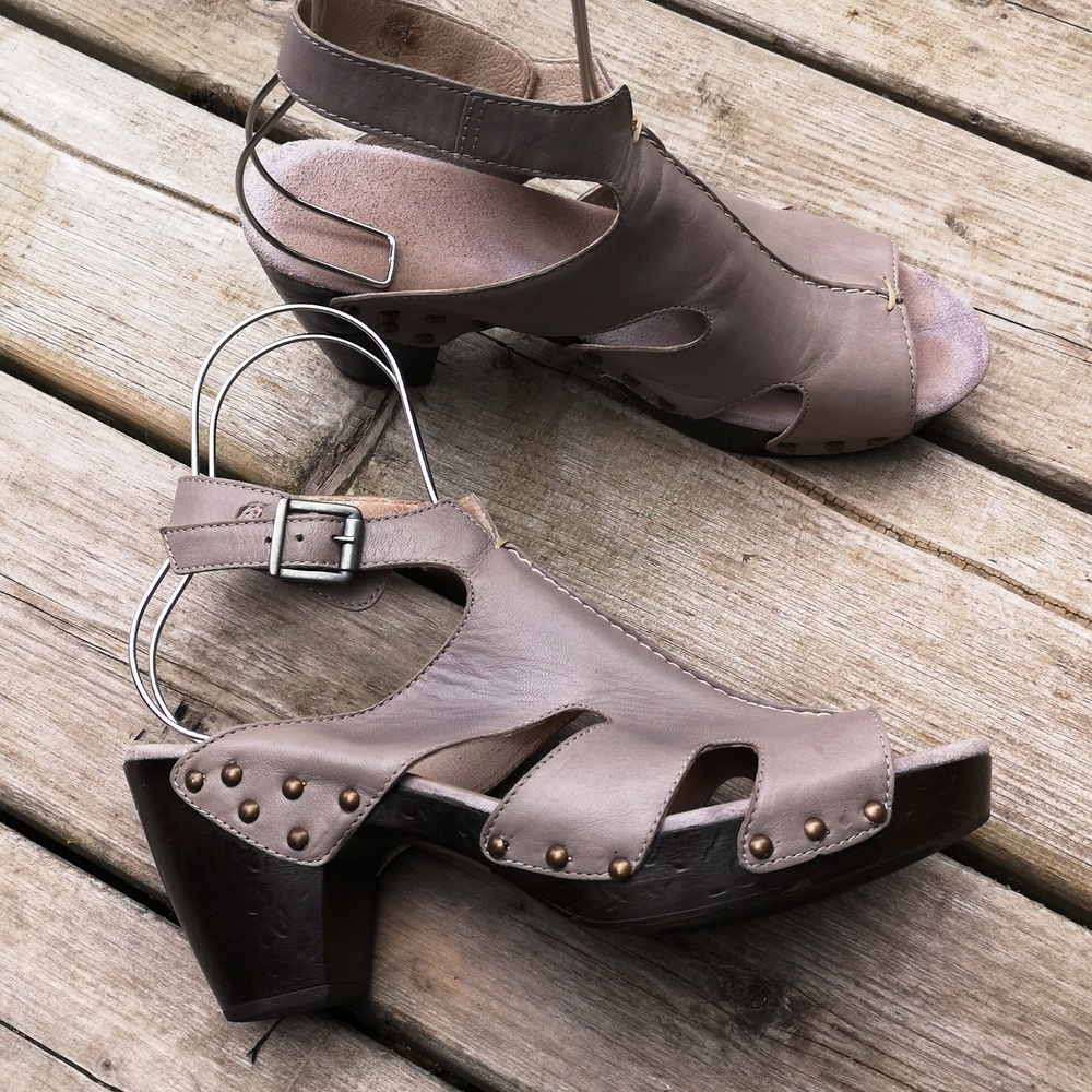 Clarks platform leather sandals